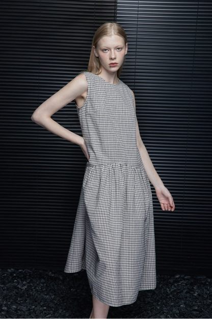 黑色格紋無袖中長洋裝 B4030