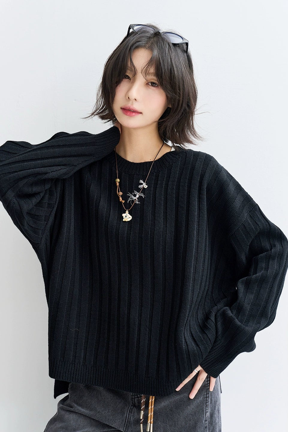 Black drop shoulder loose sweater B4434