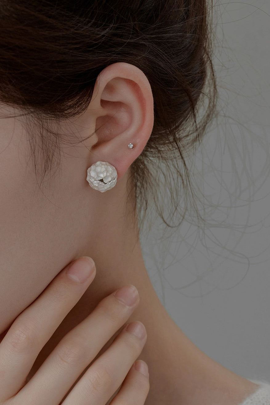 S925ハンマードスターロックピアス　B4513