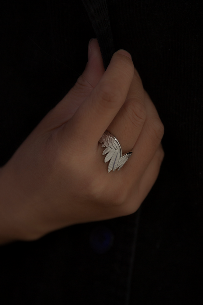 S925フェミニンウイングリング　B4174