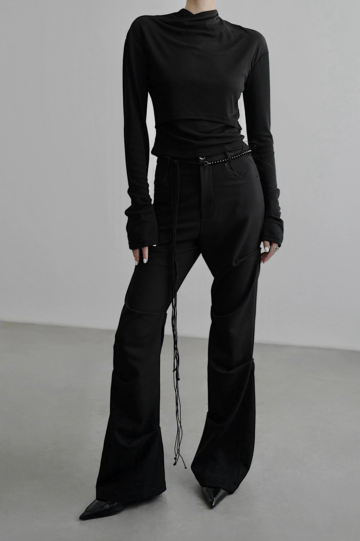 Pleated tapered pants B4349