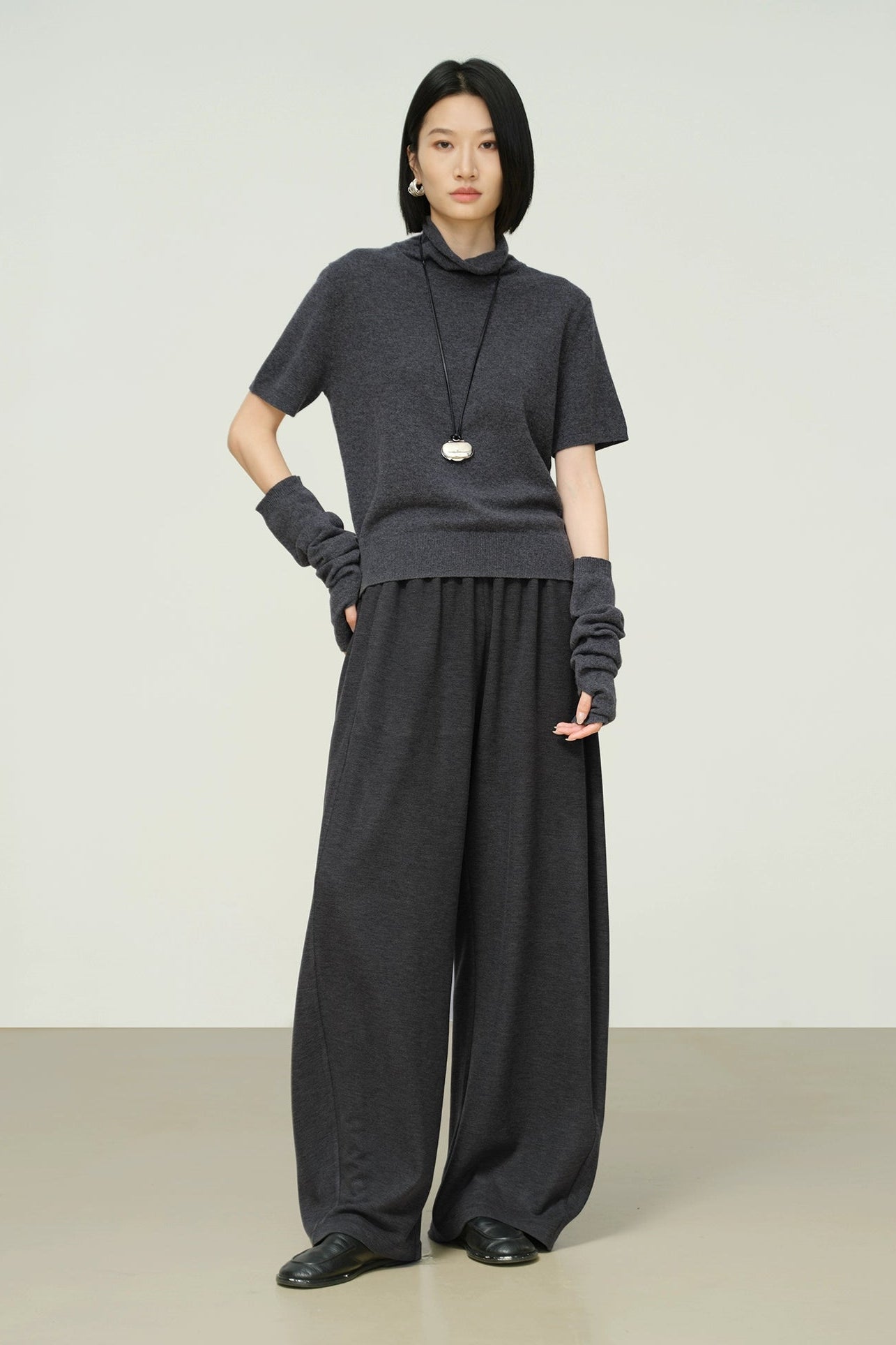 ブラックテクノロジーシンプルゴムウエストワイドパンツ　B4483