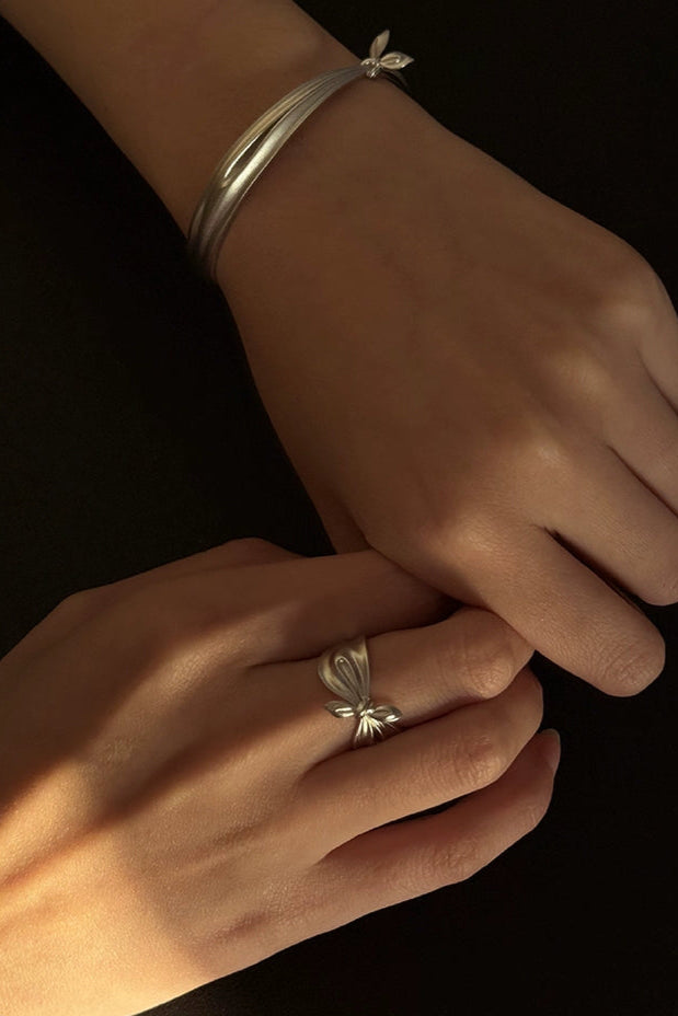 ストリングトリックシングルノットオープンリング　B4171