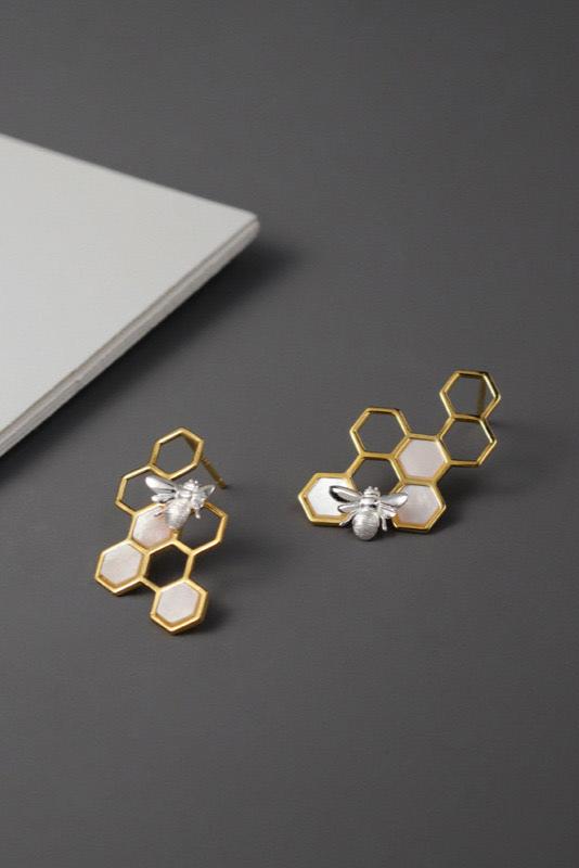 S925 Art Honeycomb Bee Design Earrings B3549
