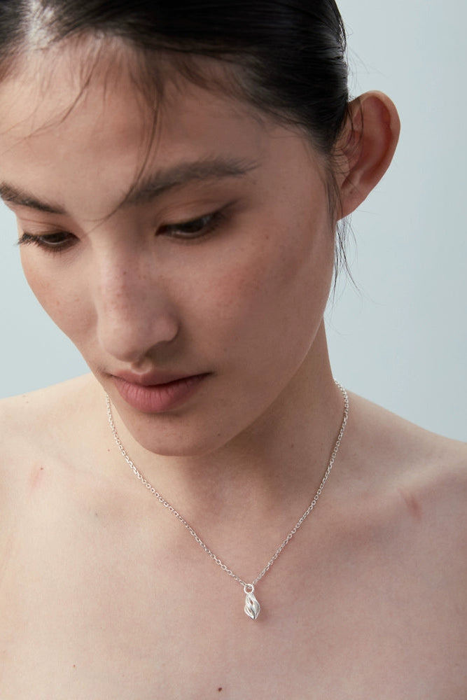 S925ハンギングベルヴァインペンダントネックレス　B4535