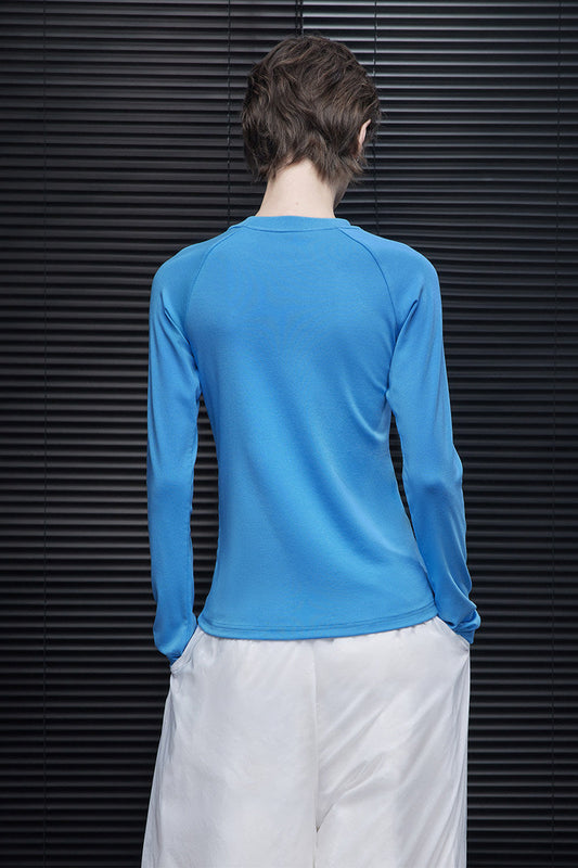 スカイブルースリムフィット長袖Tシャツ　B4574