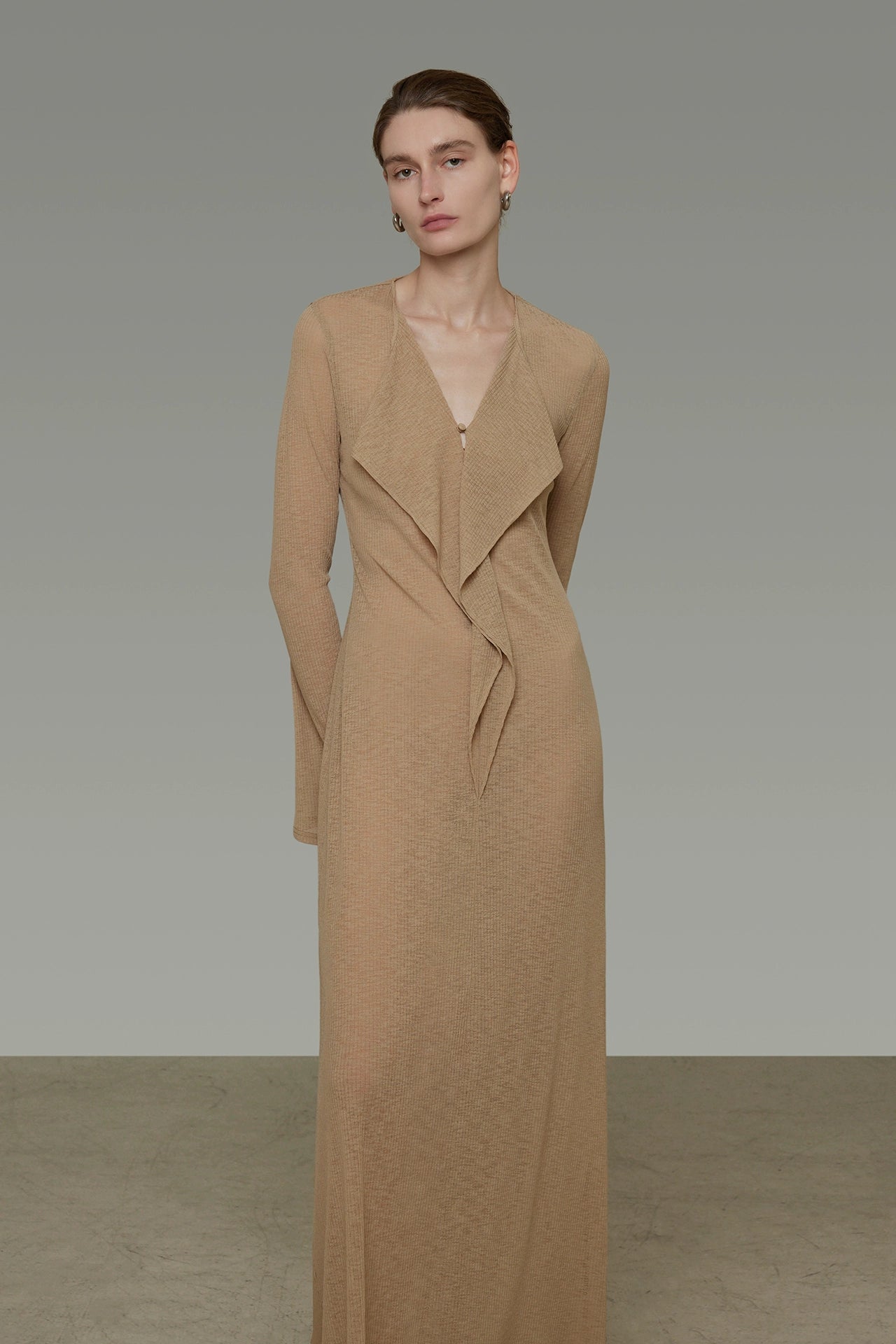 ストリーマーフリル V ネックドレス　B4198