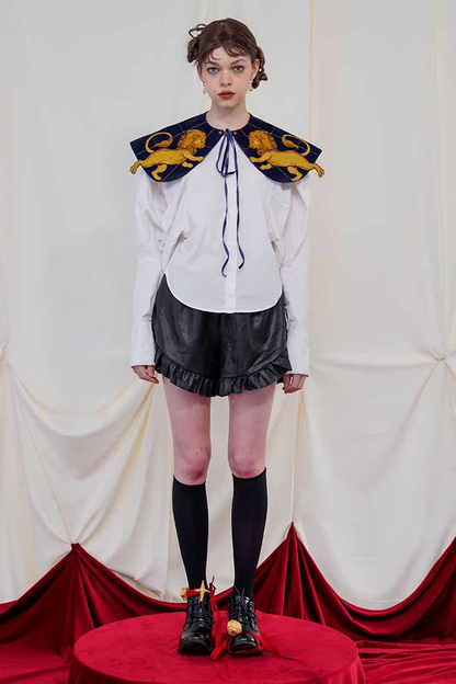 Venetian Guardian Leo Embroidered Faux Collar B4570