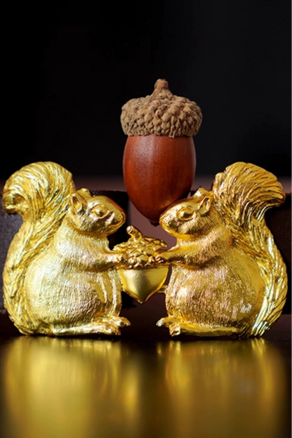 Squirrel Metal Buckle Vintage Leather Belt B4455