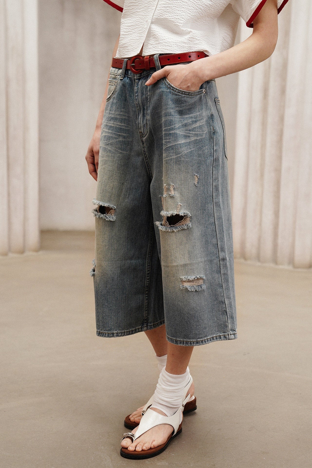 Retro Washed Distressed Cropped Denim Pants B4795