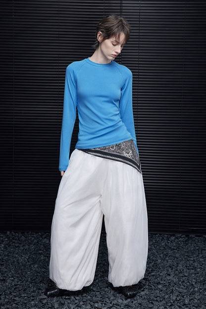 スカイブルースリムフィット長袖Tシャツ　B4574