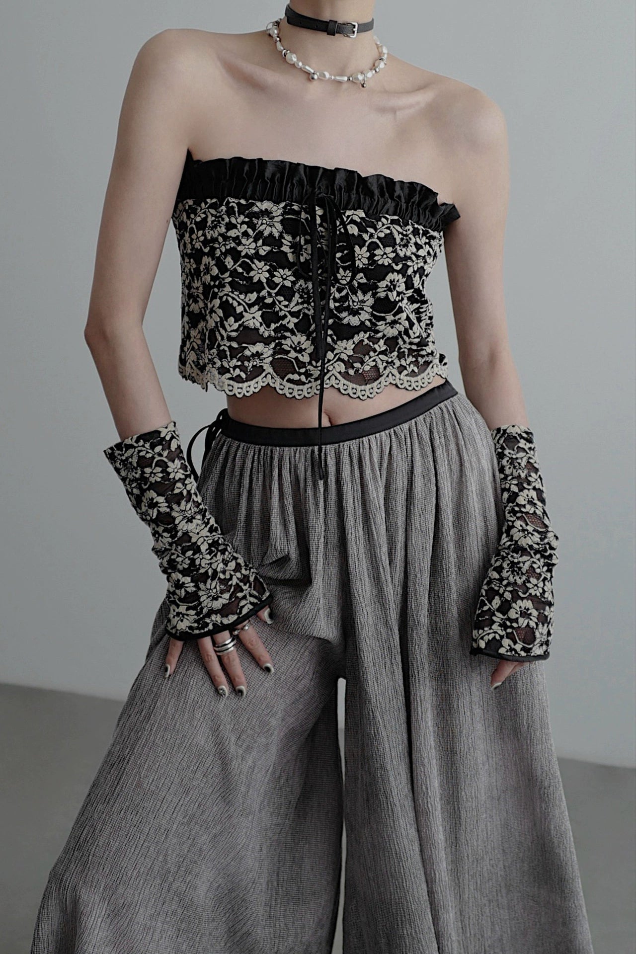 Black jacquard lace bandeau (with gloves) B4041