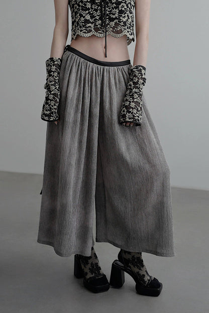 Cropped pants with dense wrinkles B4042