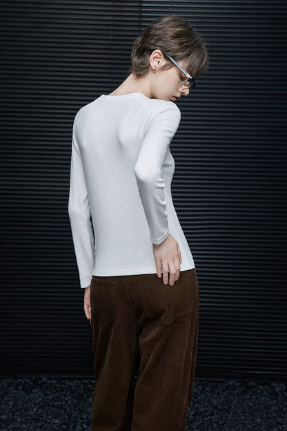 ホワイトシンプル長袖Ｔシャツ　B4575