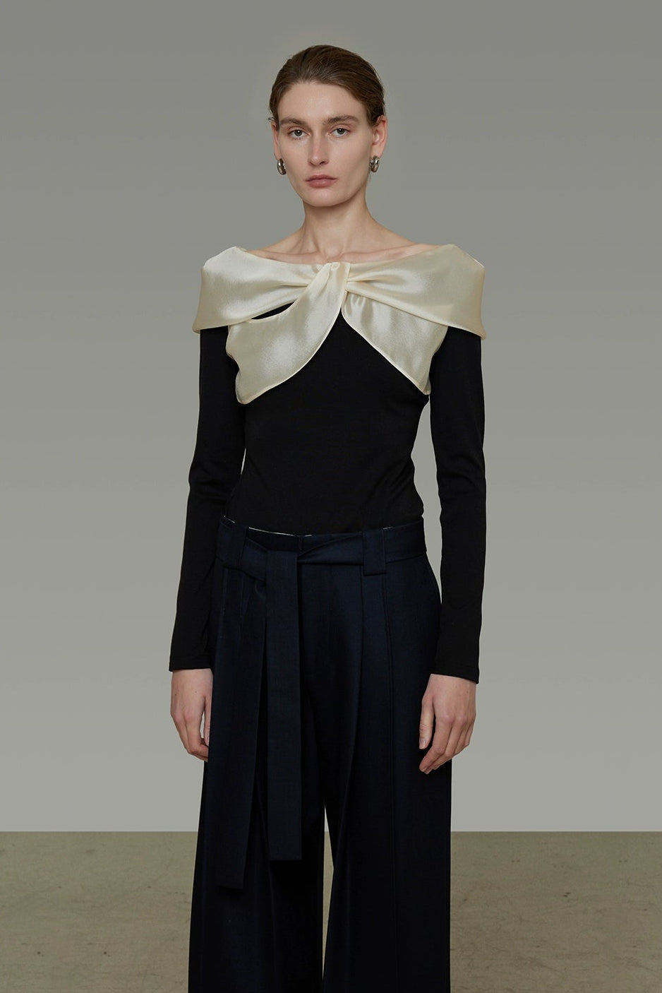 Satin patchwork off-shoulder knit top B4438