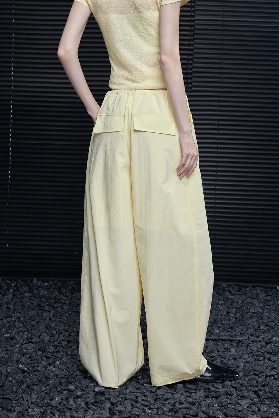 ライトイエローレイジーリラックスワイドパンツ　B4682