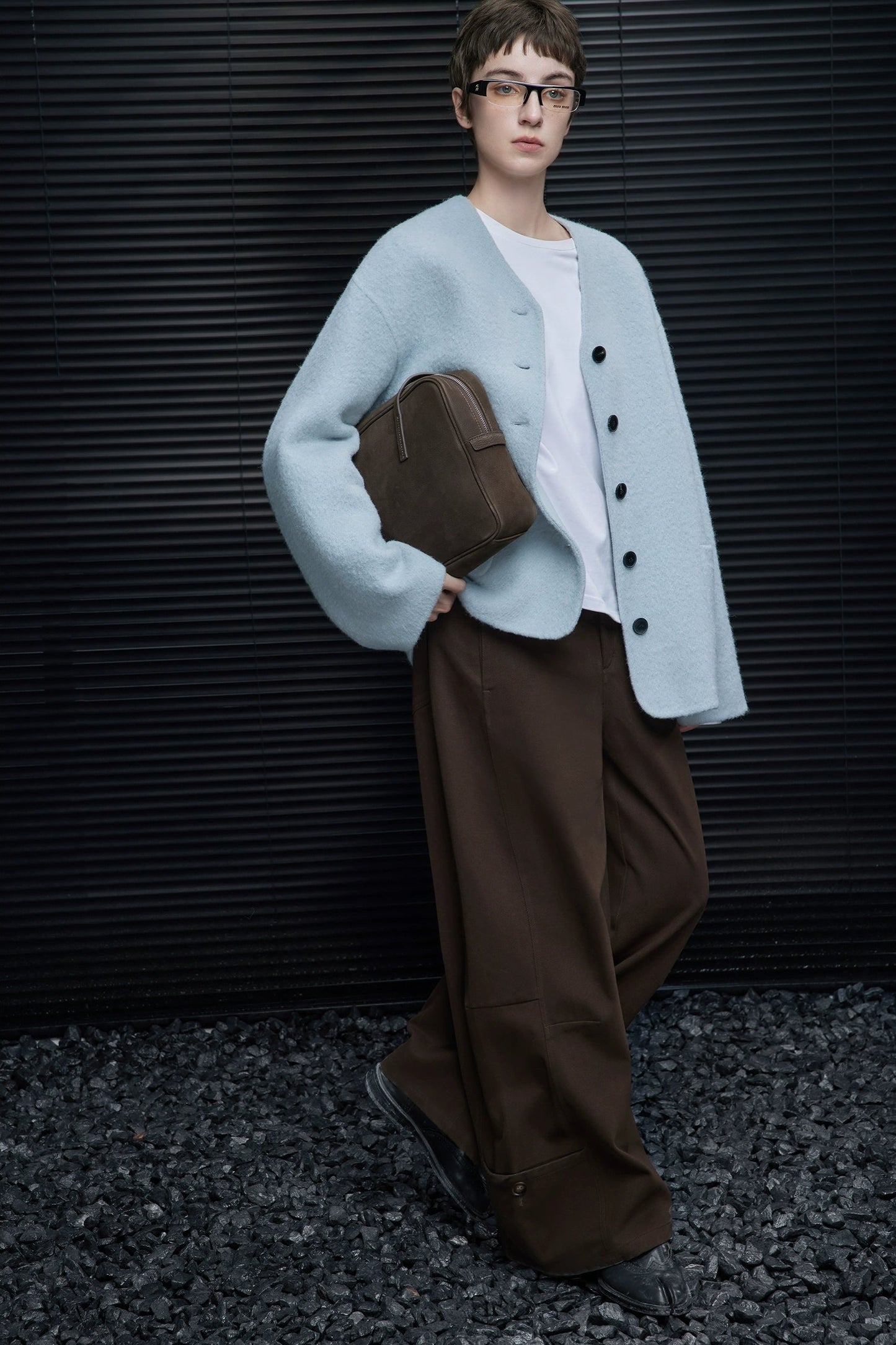 Vネックルーズウール混コート　B4549