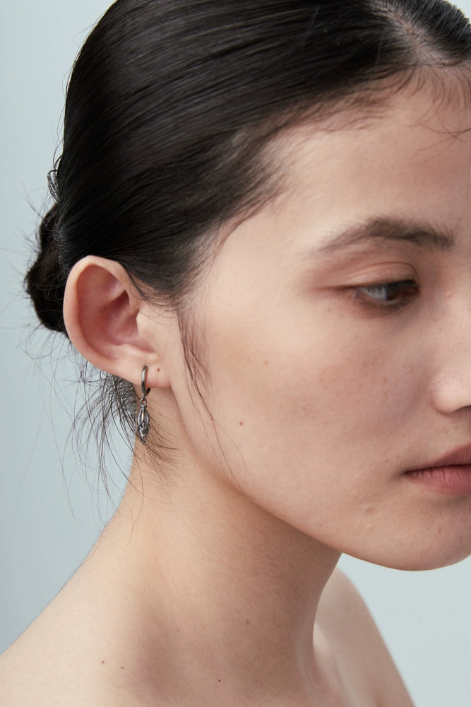 S925ファントムフェザーピアス　B4536