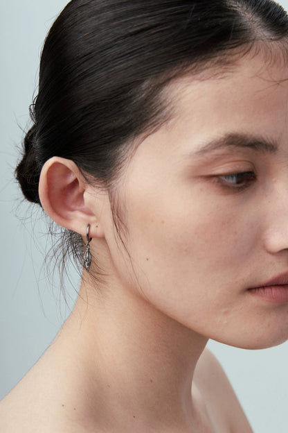 S925ファントムフェザーピアス　B4536