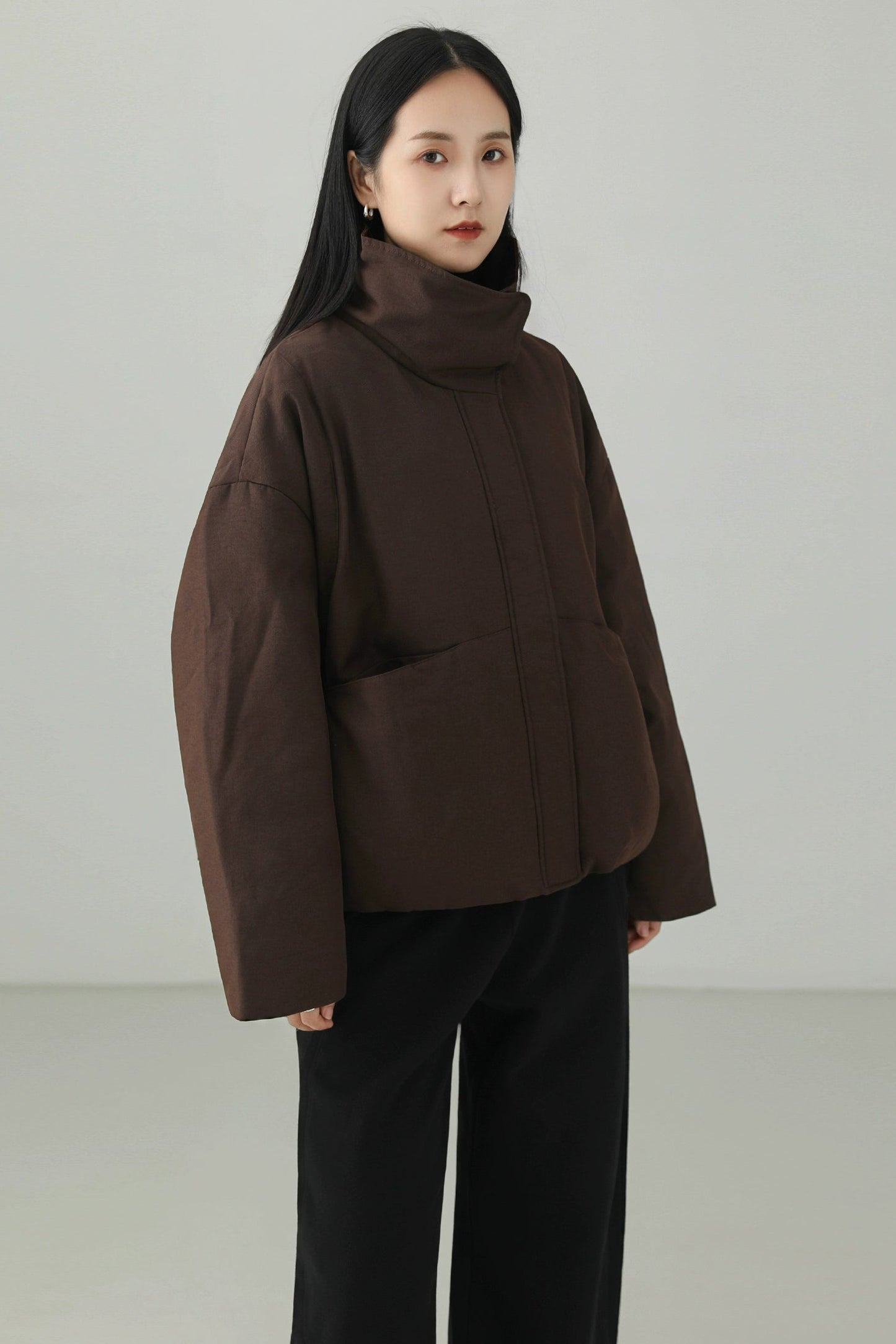 ミニマリストスタンドカラーダウンジャケット　B4533