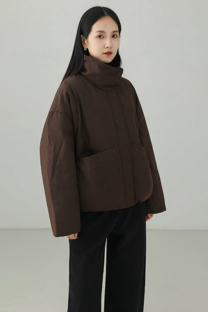 ミニマリストスタンドカラーダウンジャケット　B4533