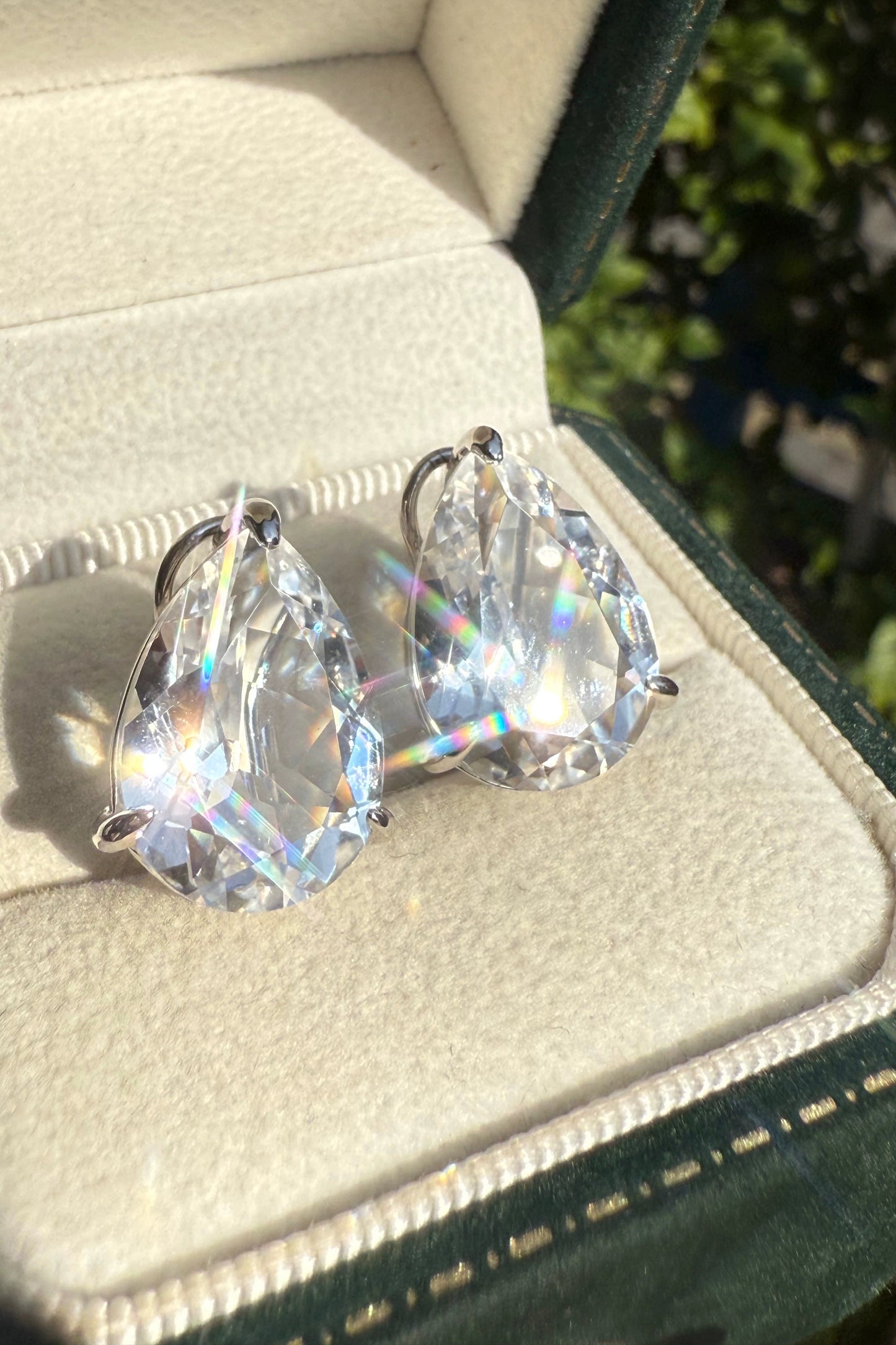 S925 Natural White Crystal Teardrop Earrings B4385