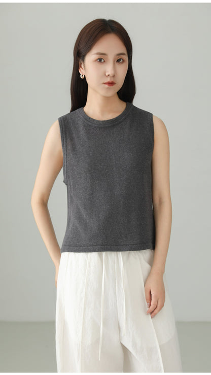 Back Slit Sleeveless Knit Top B4762