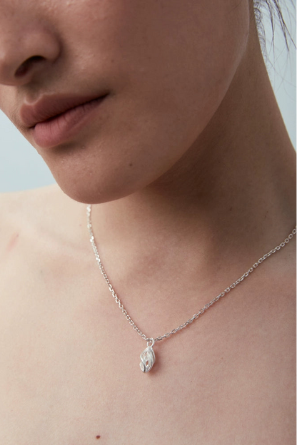 S925ハンギングベルヴァインペンダントネックレス　B4535