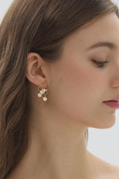 S925 Art Honeycomb Bee Design Earrings B3549