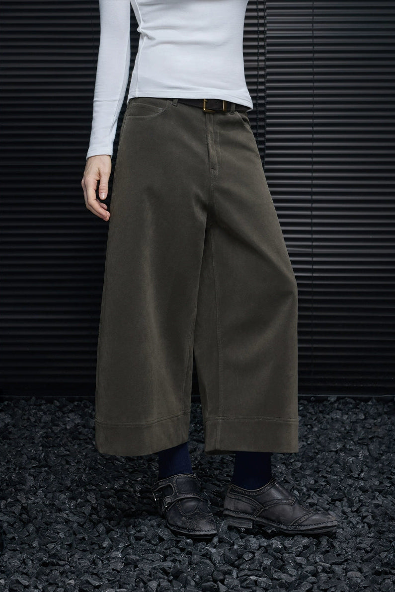 オリーブグリーンスエードルッククロップドパンツ　B4540