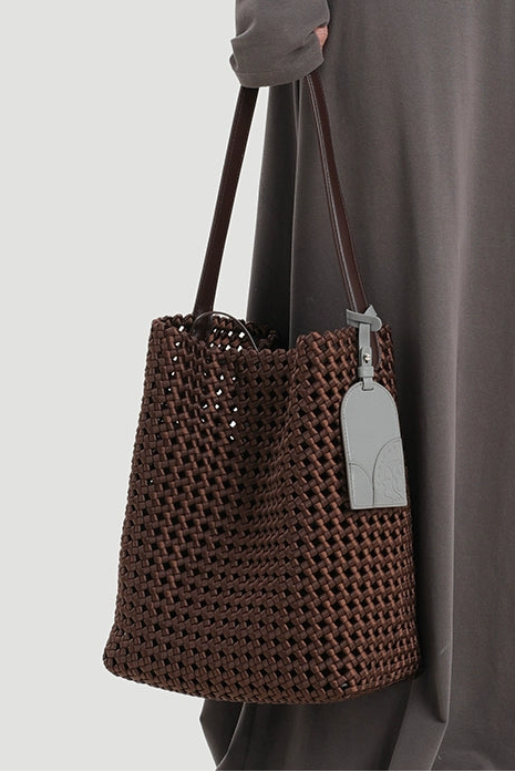 本革手編みシングルショルダーバケットバッグ　B4409