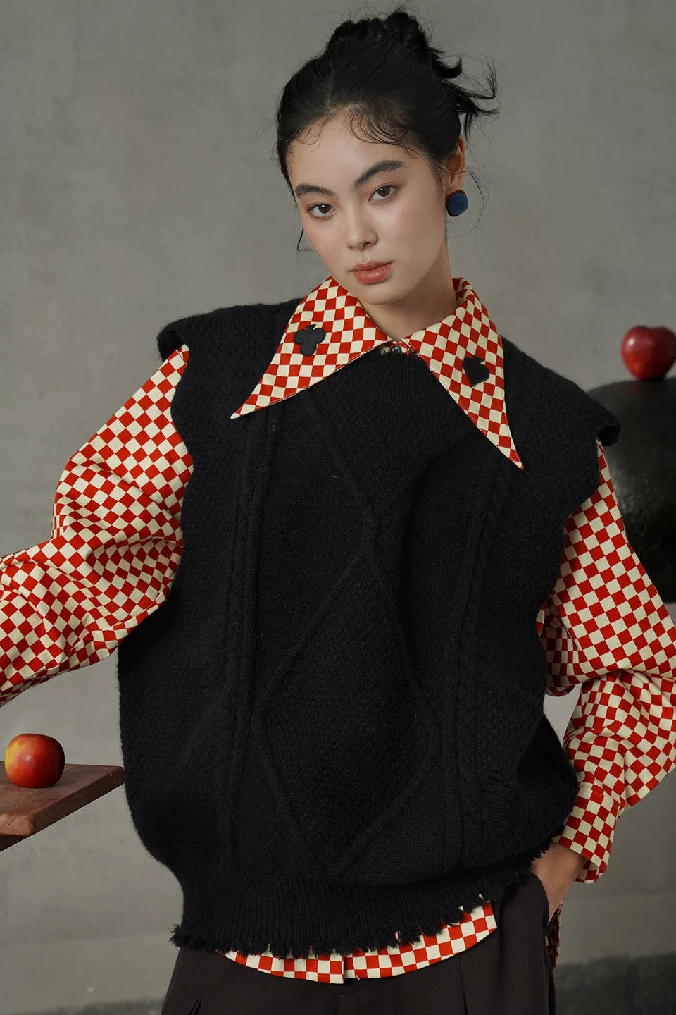 ブラックダイヤモンド柄ニットベスト　B4584