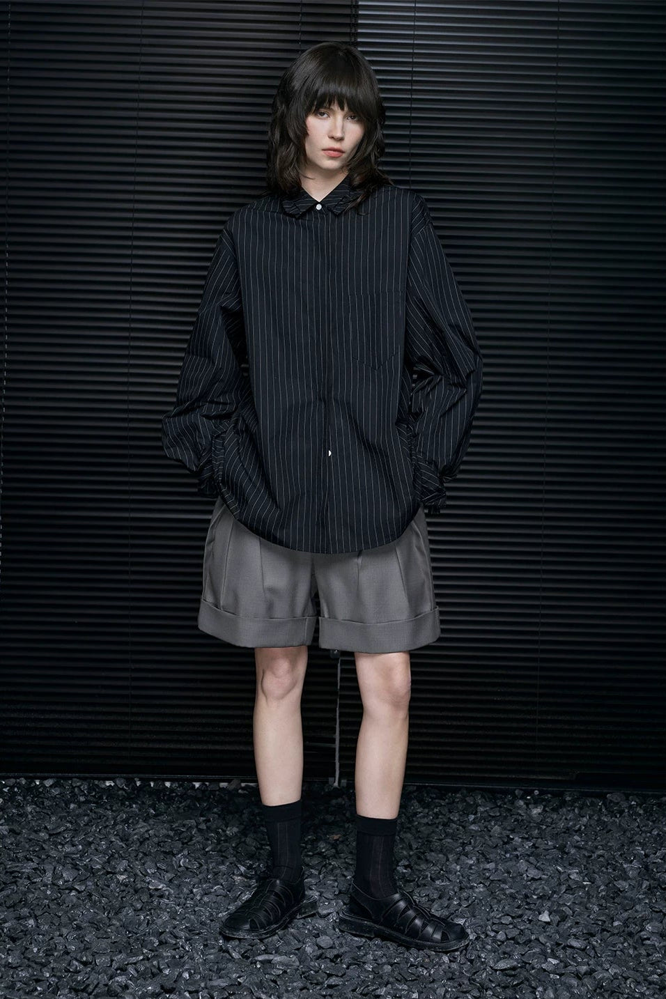 コットンブラックストライプバーサタイルシャツ　B4699