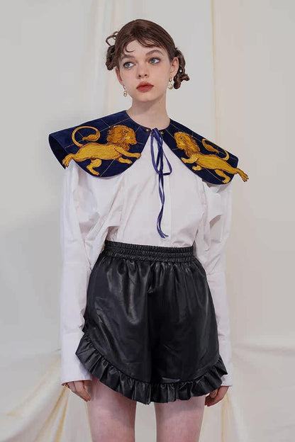 Venetian Guardian Leo Embroidered Faux Collar B4570