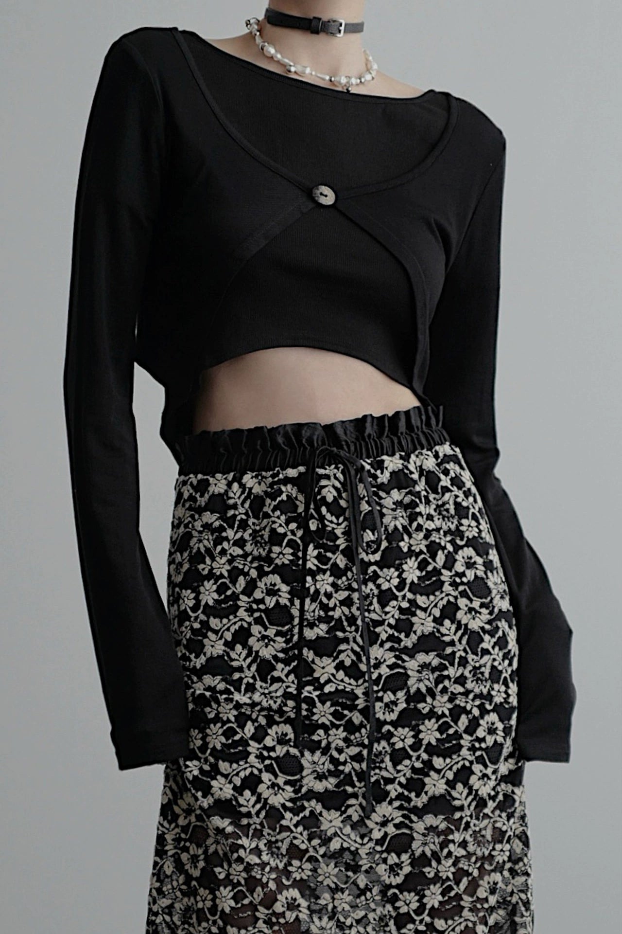 Black knit long sleeve cardigan B4043