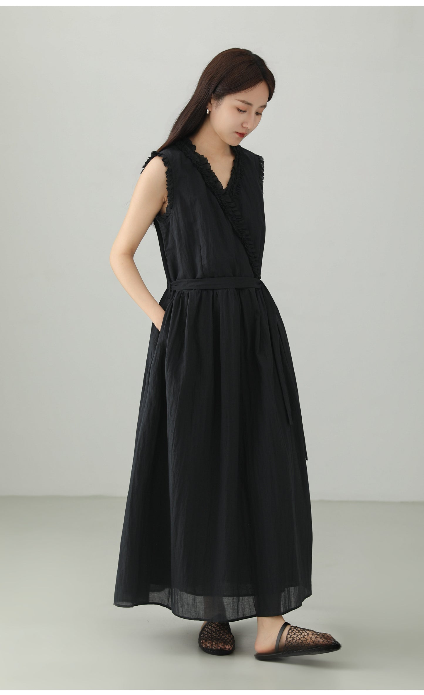 Natural Wrinkle V-Neck Sleeveless Dress B4755
