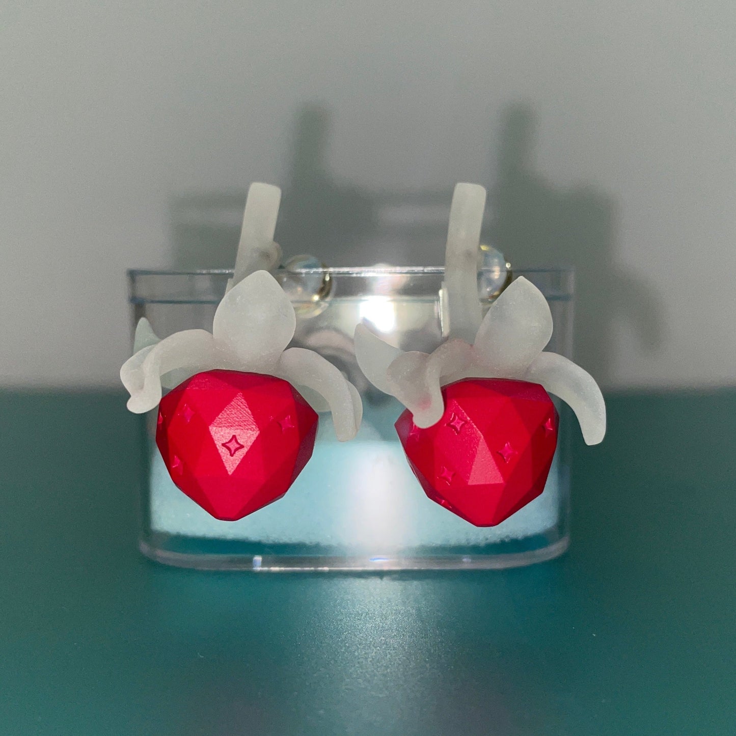 透明草莓多邊形耳環 B1800