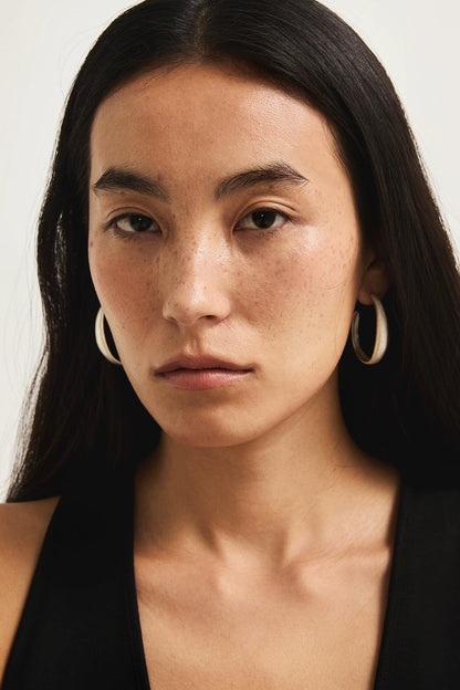 S925プレーンフープラージブラッシュドピアス　B4338