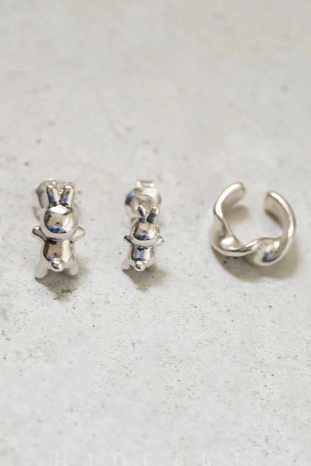 S925 不對稱兔子耳耳環和耳夾 B4497