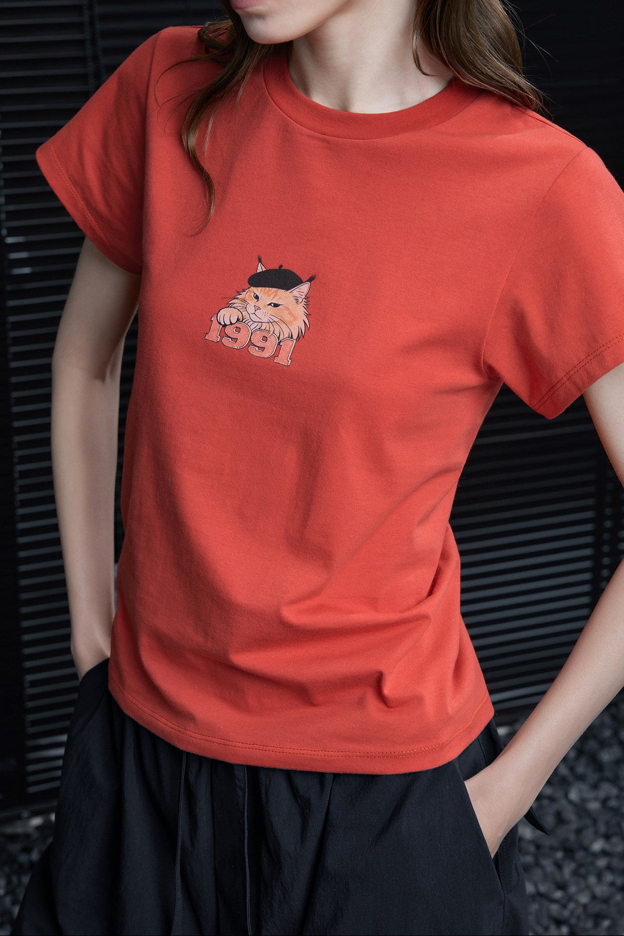 レンガレッドキャットプリント半袖Tシャツ　B4637