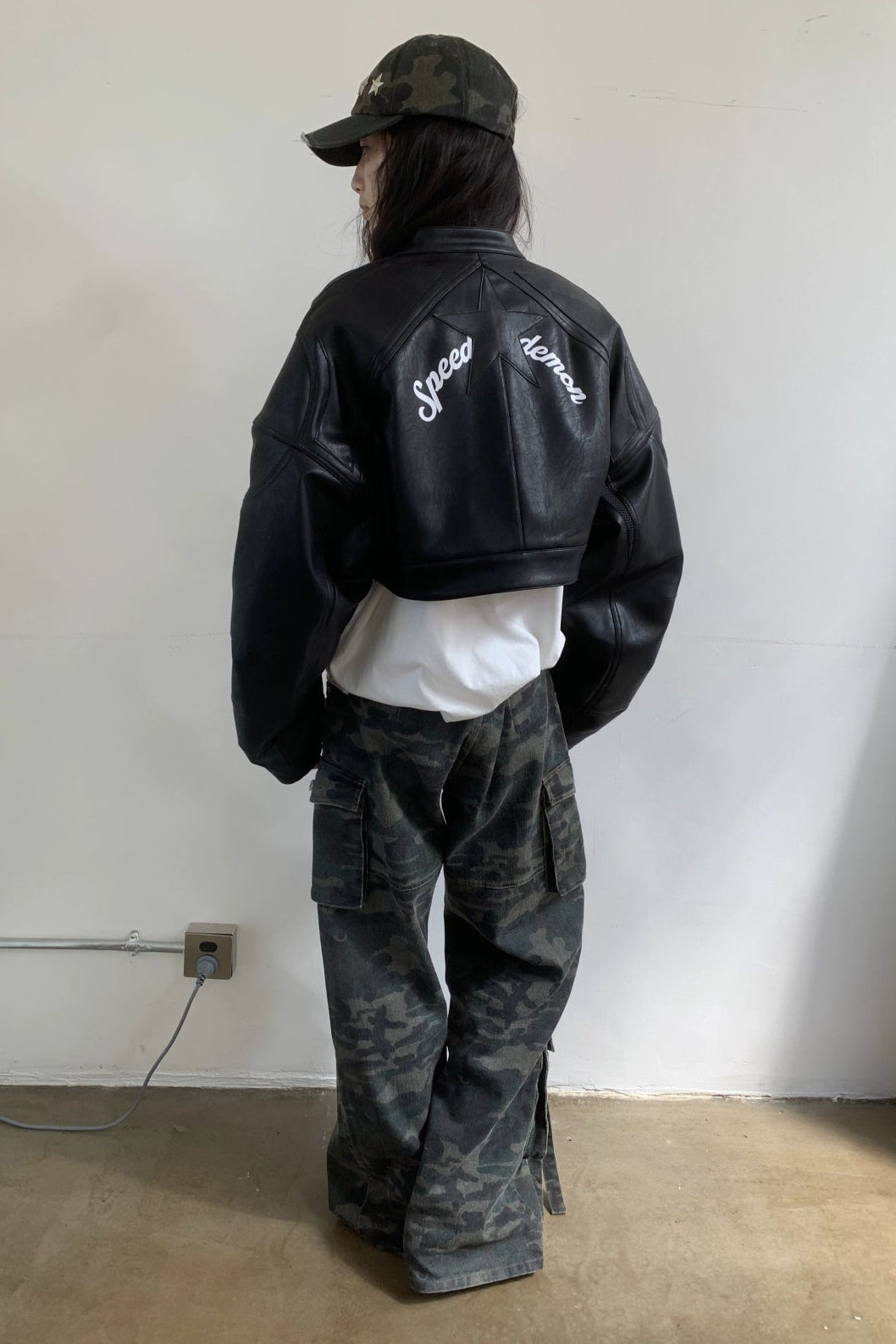 レタープリントフェイクレザーライダースクロップドジャケット　B4390