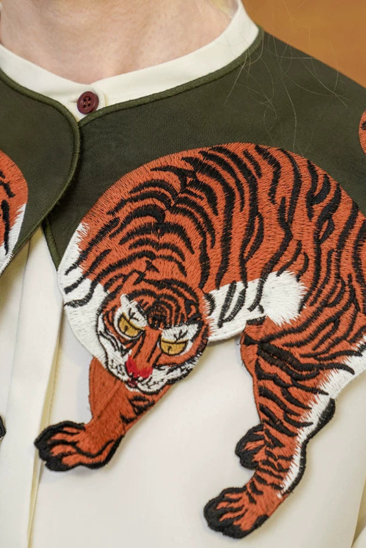 タイガーエンブロイダリーデタッチャブルカラー　B4585