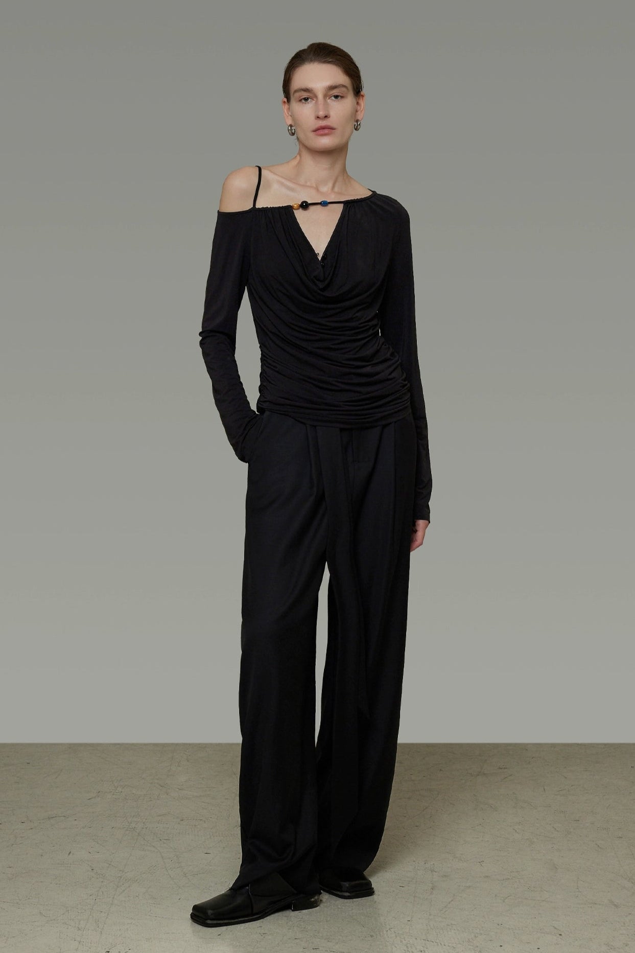 Asymmetrical off-shoulder knit top B4288