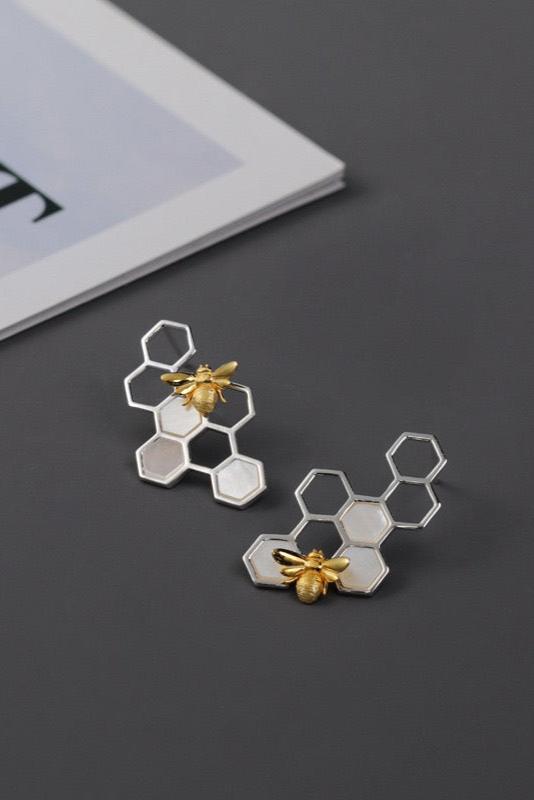 S925 Art Honeycomb Bee Design Earrings B3549