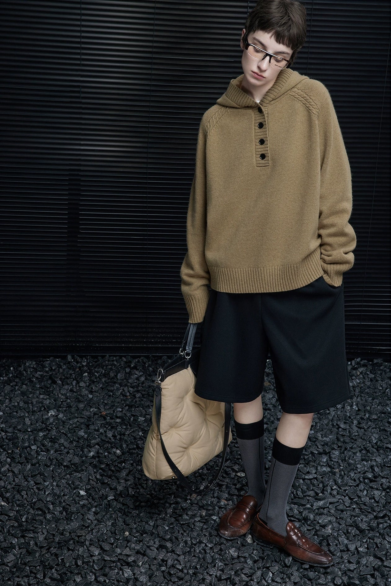 100％ウールカーキフーテッドセーター　B4545