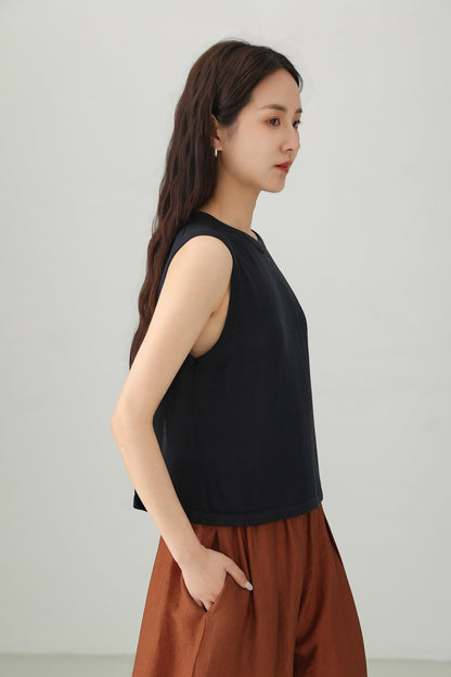 Navy Back Slit Sleeveless Knit Top B4837