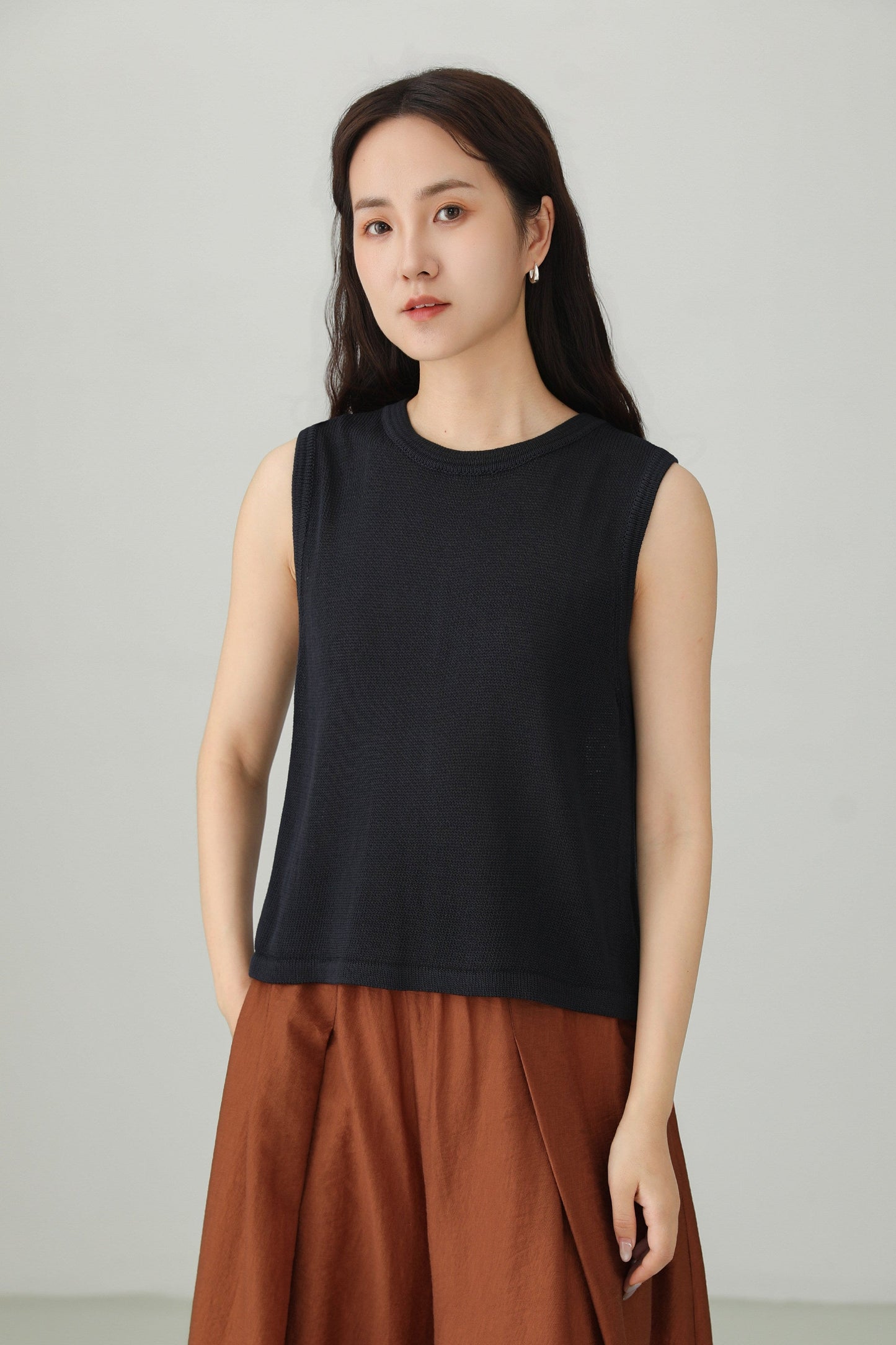 Navy Back Slit Sleeveless Knit Top B4837