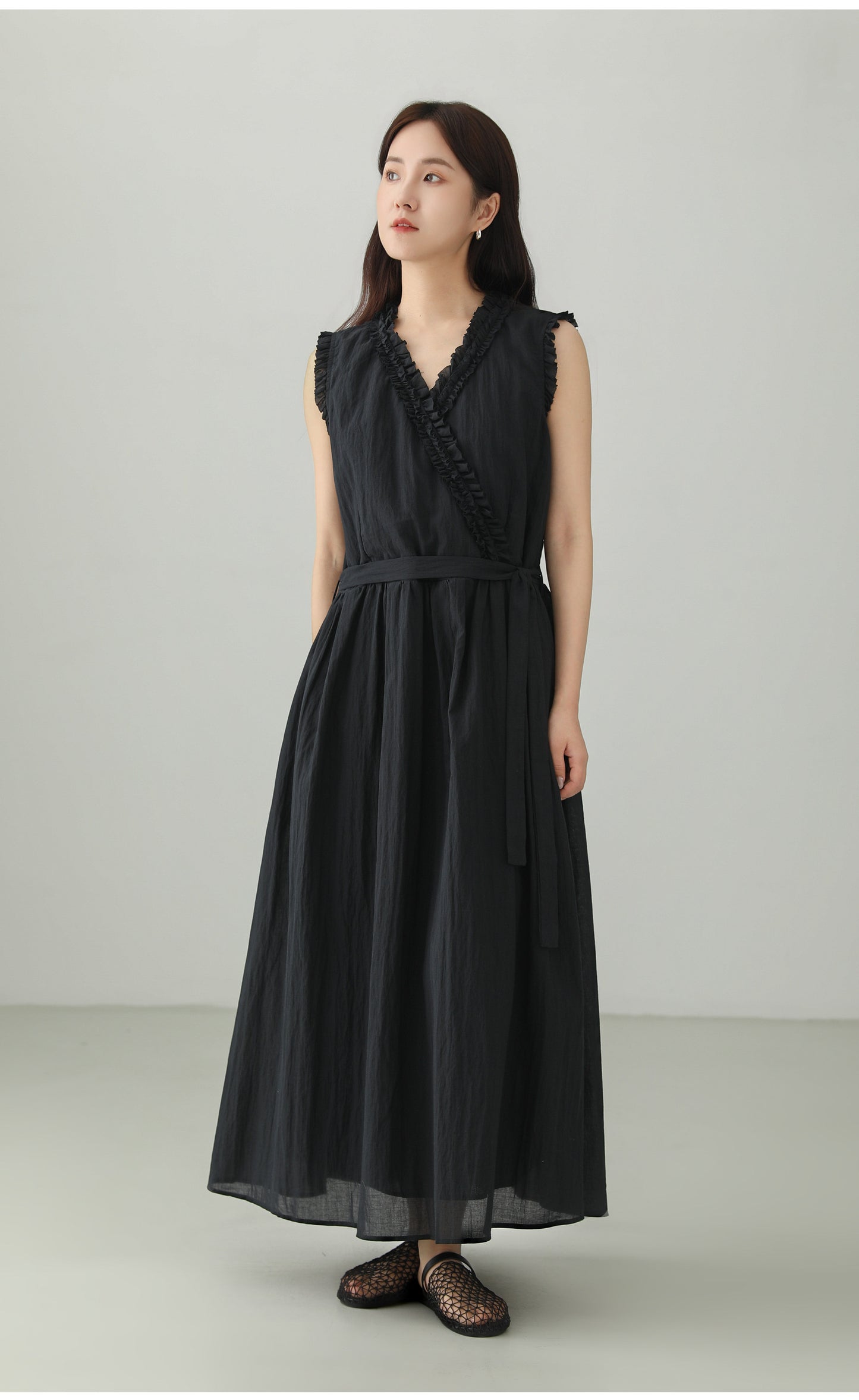Natural Wrinkle V-Neck Sleeveless Dress B4755