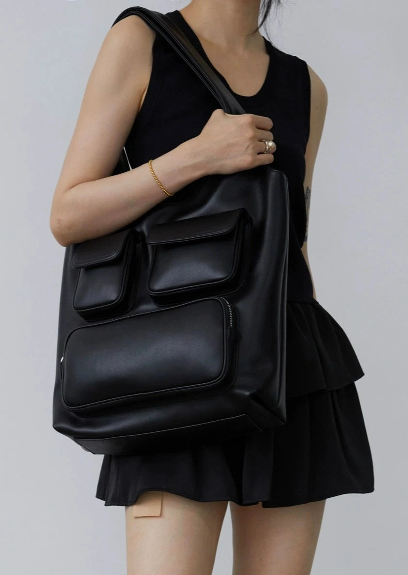 Multi-pocket leather bag B2662