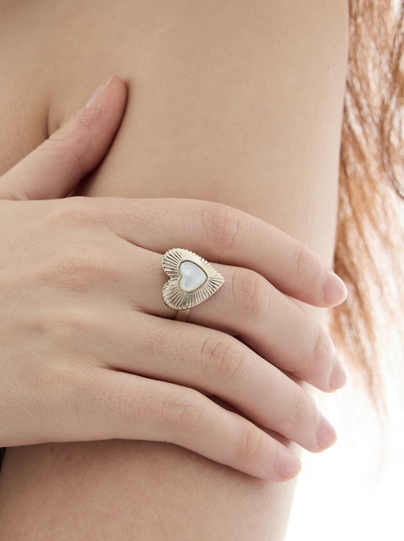 Heart shape mother of pearl open ring B2639